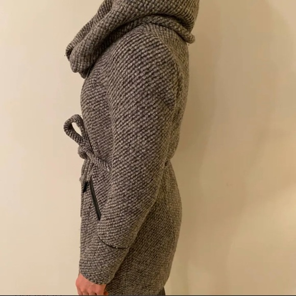 Coat - Picture 2 of 3